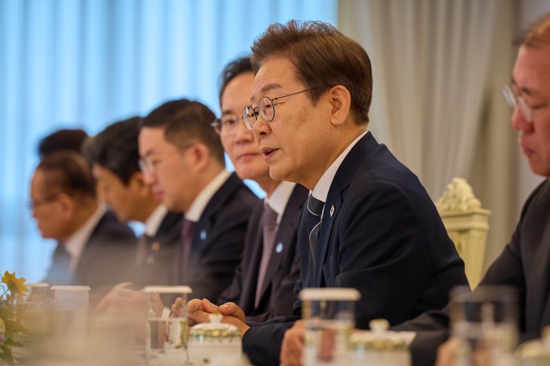 이재명 대통령이 13일 서울 용산구 대통령실에서 열린 6경제단체와 기업인 간담회에서 발언하고 있다. (대통령실 제공. 재판매 및 DB 금지) 2025.6.13/뉴스1 ⓒ News1 허경 기자