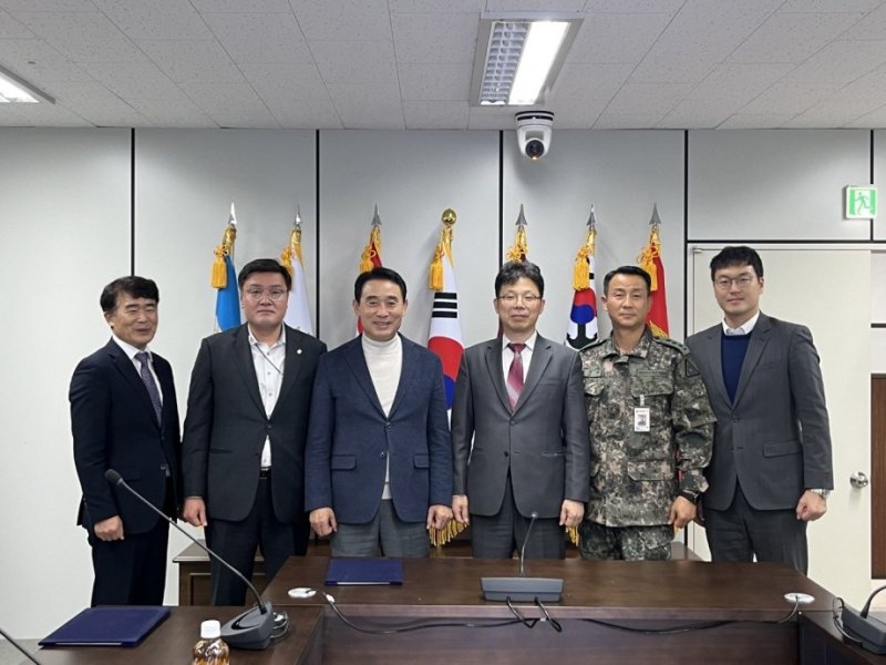 [포천=뉴시스] 경기 포천시는 6군단 부지반환을 위한 국방부와 상생협의체를 구성하고 논의 끝에 '기부 대 양여' 방식을 확정했다. 사진은 지난 2022년 개최된 제1회 국방부-포천시 상생협의체. (사진=포천시 제공) 재판매 및 DB 금지.