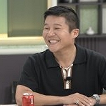 조세호, 신혼집 냉장고 최초 공개…캐비아·푸아그라→샴페인 가득