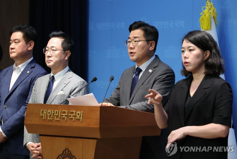 박찬대, 윤석열 체포 저지 의원 제명 결의안 발의 (출처=연합뉴스)