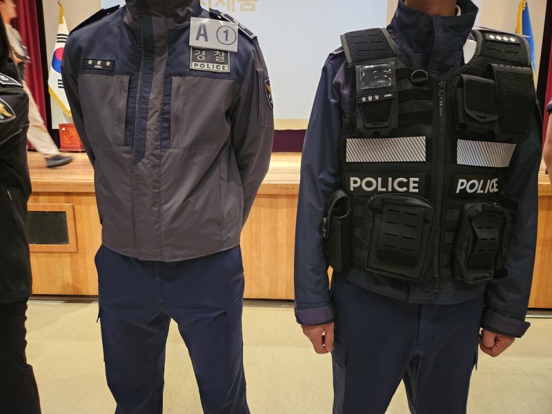 경찰 신형 근무복 시제품 (출처=연합뉴스)