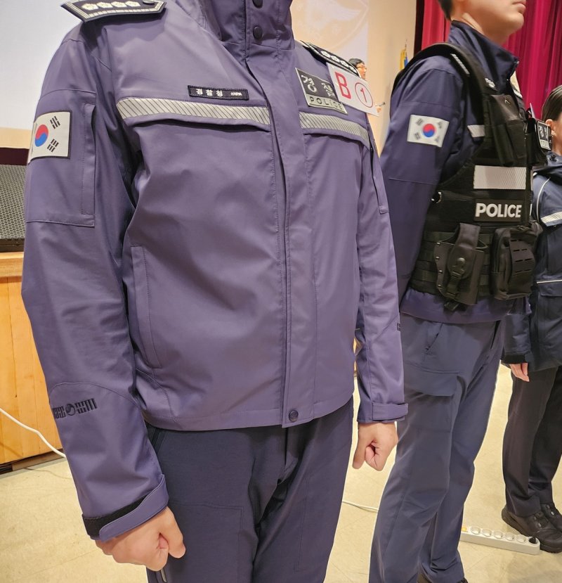 경찰 신형 근무복 시제품 (출처=연합뉴스)