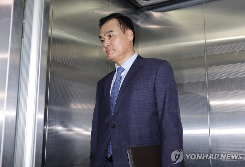 특검 조사 출석하는 허태근 전 국방정책실장 (출처=연합뉴스)