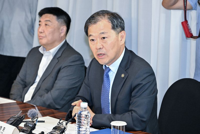 [서울=뉴시스] 김진아 기자 = 이형훈 보건복지부 2차관이 25일 오전 서울 중구 더 플라자 호텔에서 열린 수련협의체 제1차 회의에서 발언을 하고 있다. (공동취재) 2025.07.25. photo@newsis.com