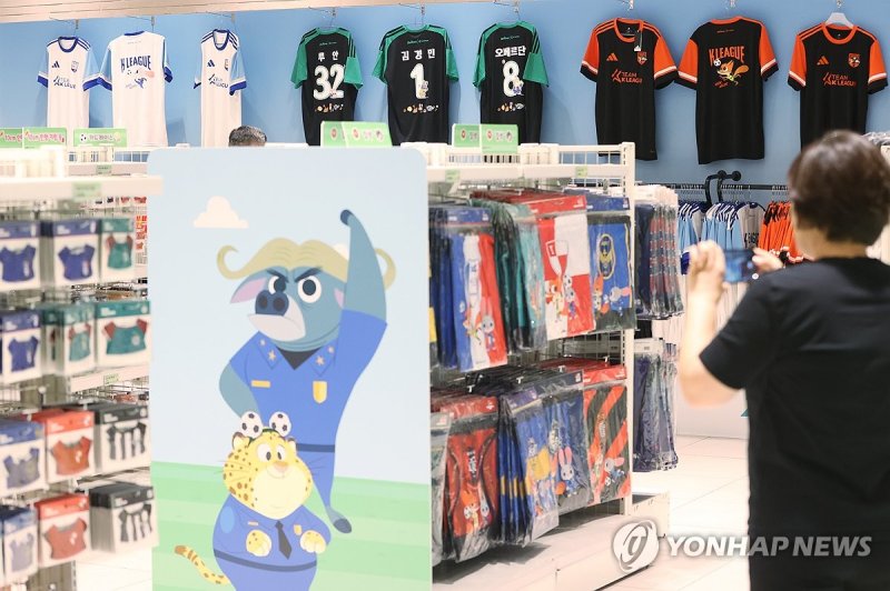 K리그와 만난 주토피아 캐릭터들 (출처=연합뉴스)