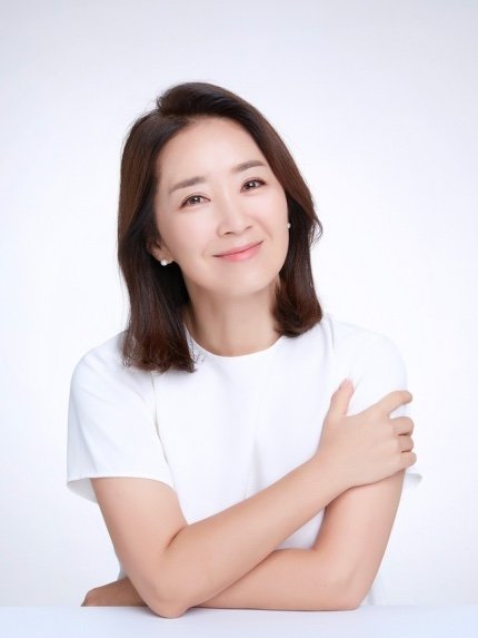 윤유선, '에스콰이어'로 '새 변신