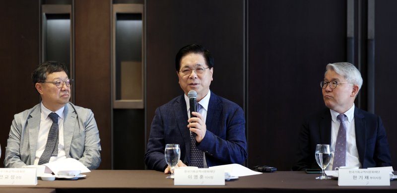 [서울=뉴시스] 김진아 기자 = 이영훈 한국기독교역사문화재단 이사장이 25일 서울 중구 더플라자호텔에서 열린 '한국기독교역사문화관' 개관 관련 기자간담회에서 인사말을 하고 있다. 2025.07.25.bluesoda@newsis.com