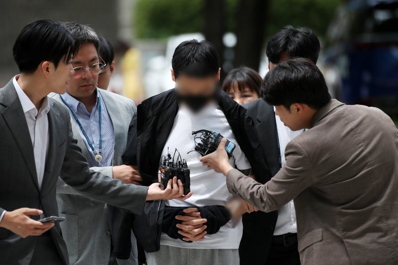 지난 2023년 12월 10대들에게 경복궁 낙서를 지시한 혐의를 받는 '이 팀장' 강 모 씨. 2024.5.25/뉴스1 ⓒ News1 이승배 기자