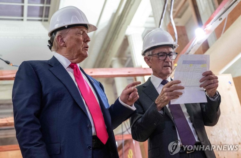 "트럼프의 이례적 연준행, 카메라앞 '파월은 무능관료' 연출용" (출처=연합뉴스)
