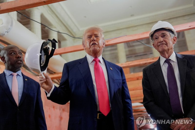 연준 방문한 트럼프 (출처=연합뉴스)