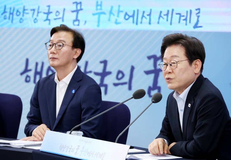 [속보]李대통령 "부산-양산-울산 광역철도 착공 당겨보겠다"