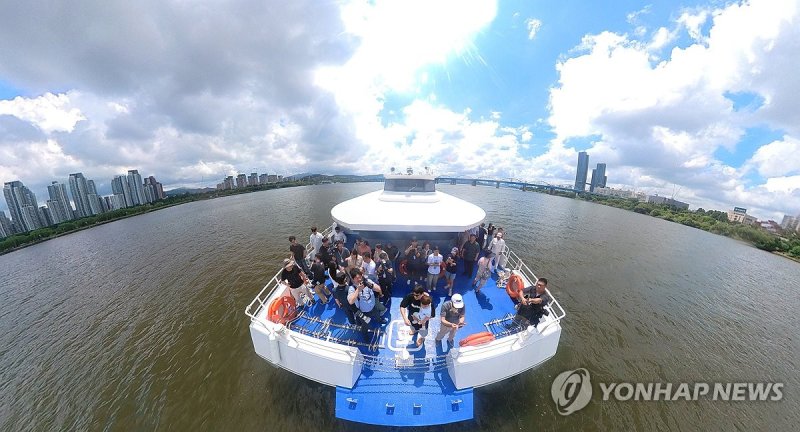 시범운항 시작한 한강버스 (출처=연합뉴스)