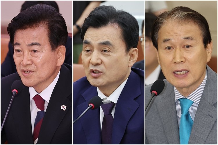 왼쪽부터 정동영·안규백·권오을 장관 (출처=연합뉴스)