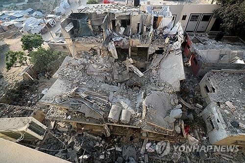 공습으로 무너진 가자지구 건물 (출처=연합뉴스)