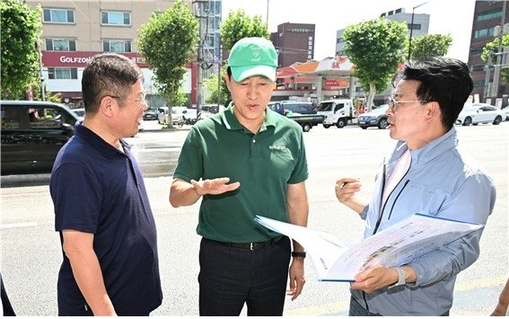 오세훈 서울시장, 천호대로 쿨링로드 점검 (출처=연합뉴스)