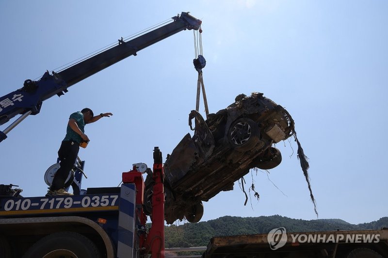 폭염 속 수해 복구 (출처=연합뉴스)