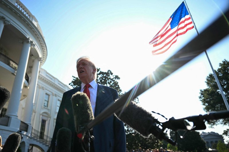 25일(현지시간) 백악관에서 기자들의 질문에 답하고 있는 트럼프 대통령. AFP연합뉴스