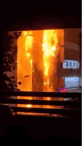 25일 오후 11시 12분쯤 인천시 구월동의 지상 6층짜리 대형 에볼루션 바카라 무료에서 화재가 발생했다.(독자 제공. 재배포 및 DB금지)2025.7.26/에볼루션 바카라 무료1