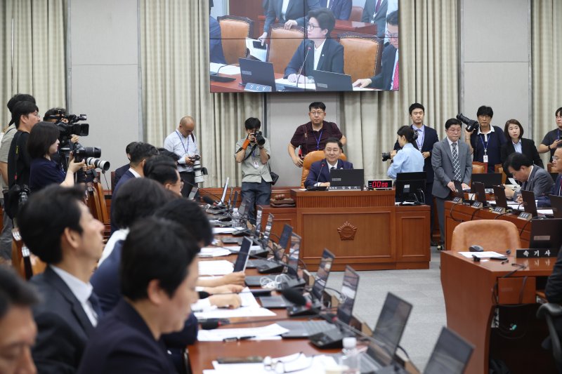 [서울=뉴시스] 조성봉 기자 = 김병기 국회 운영위원장이 지난 10일 오후 서울 여의도 국회에서 열린 운영위원회 전체회의에서 회의를 주재하고 있다. 2025. 07.10. suncho21@newsis.com