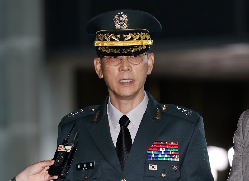 김용대 드론작전사령관이 17일 오전 서울 서초구 서울고등검찰청에 마련된 내란바카라사이트 통장 사무실에 무인기 침투 의혹 등 외환 혐의 관련 조사를 받기 위해 출석하며 입장을 밝히고 있다. 2025.7.17/바카라사이트 통장1 ⓒ News1 구윤성 기자