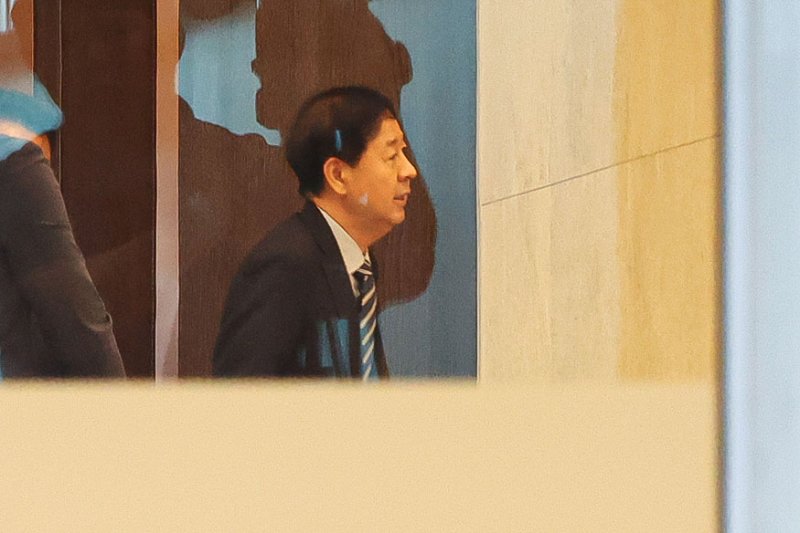 [인천공항=바카라] 권창회 바카라 = 구윤철 경제부총리 겸 기획재정부 장관이 24일 오전 인천국제공항 제2여객터미널에서 미국 재무장관과 무역대표부(USTR)와 예정되어 있던 통상협의가 취소돼 귀빈실을 나서고 있다. 2025.07.24. kch0523@newsis.com