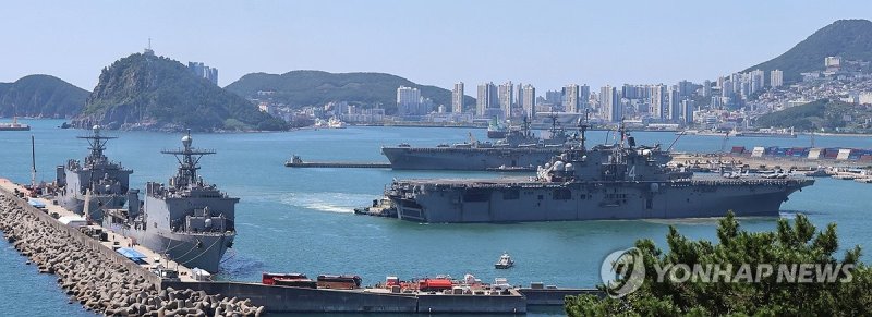 해작사 입항한 선박들 (출처=연합뉴스)