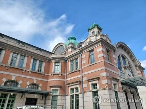 창신동 돌산 깨트려 만든 서울역 (출처=연합뉴스)