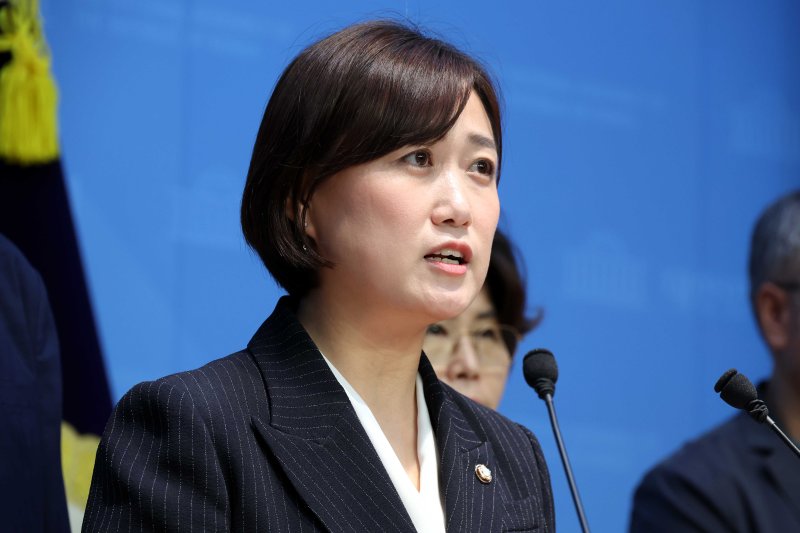 '尹, 계엄 손해 배상해야' 판결에...與 "시민의 승리"