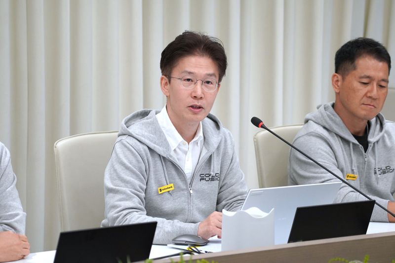 지난 25일 경기도 성남시 카카오뱅크 판교 오피스에서 열린 '해킹방어대회 데프콘 출전팀 초청 간담회'에서 카카오뱅크 민경표 CISO가 환영사를 하고 있다. 카카오뱅크 제공