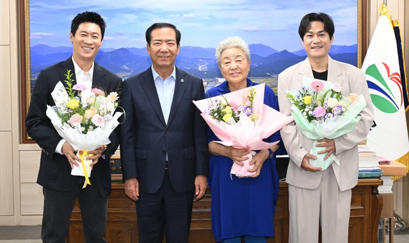 [바카라 베팅=뉴시스] 바카라 베팅바카라 베팅연극제 강부자, 진선규, 김성균홍보대사로 위촉 (사진=바카라 베팅군 제공) 2025. 07. 26. photo@newsis.com *재판매 및 DB 금지