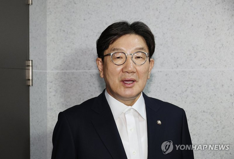 압수수색 관련 입장 밝히는 권성동 의원 (출처=연합뉴스)