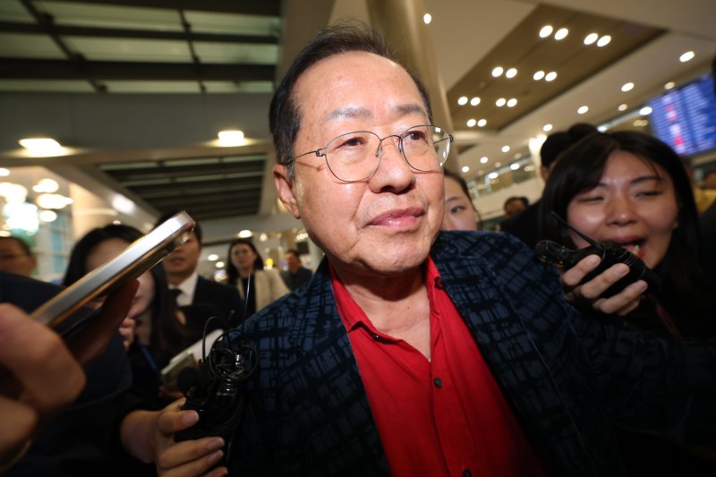 홍준표 "尹 국힘 대선경선 승리배경은 특정종교"...권성동 "망상"