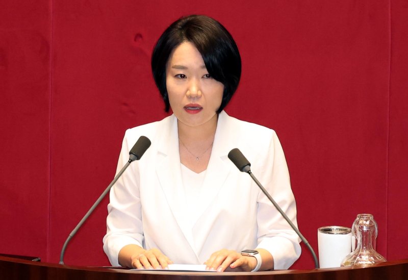[서울=메이저 바카라사이트 주사위] 조성봉 기자 = 메이저 바카라사이트 주사위 더불어민주당 의원이 4일 오후 서울 여의도 국회에서 열린 제426회 국회(임시회) 제5차 본회의에서 2회 추가경정예산안에 대한 찬성 토론을 하고 있다. 2025.07.04. suncho21@newsis.com