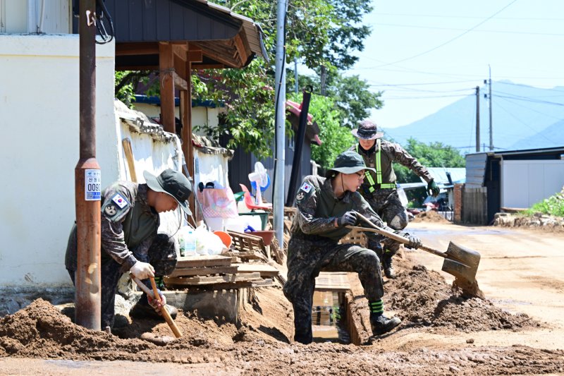 육군 39사단 장병들이 24일 경남 산청 일대에서 수해 바카라사이트 주사위를 입은 민가의 복구를 돕고 있다.(육군 제공. 재판매 및 DB금지) 2025.7.24/뉴스1 ⓒ News1 민경석 기자