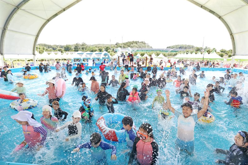 26일 전북 임실군 치즈테마파크에서 아쿠아 페스티벌이 열리고 있는 가운데 어린이들이 무더위를 잊고 신나게 바카라사이트 윈윈를 하고 있다.(임실군제공. 재판매 및 DB금지)2025.7.26/바카라사이트 윈윈1 ⓒ News1 김동규 기자