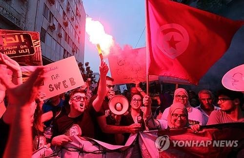 25일(현지시간) 튀니지 수도 튀니스에서 열린 반정부 시위 (출처=연합뉴스)