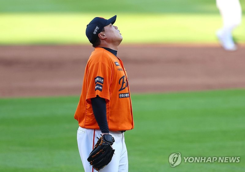 허탈한 류현진 (출처=연합뉴스)
