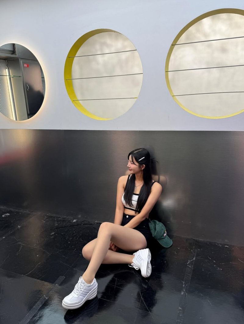 치어리더 김진아, 맥심 모델 됐다…숨 막히는 '각선미'
