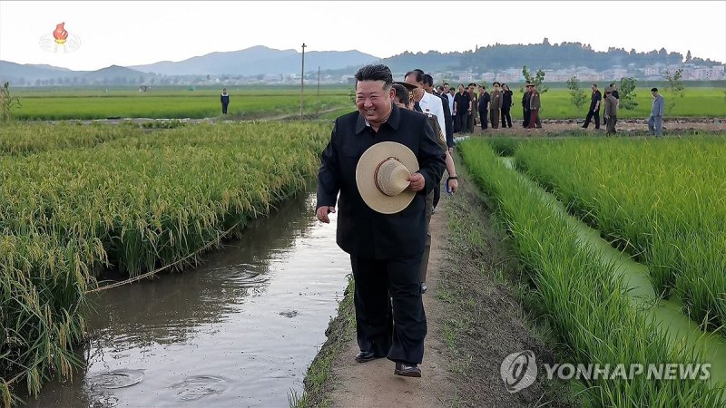 김정은, 인민군 후방기지 '논판메기양어' 실태 파악 (출처=연합뉴스)