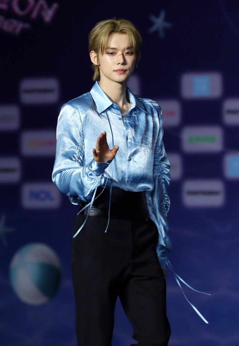 [고양=뉴시스] 김혜진 기자 = 그룹 투모로우바이투게더 연준이 26일 오후 경기 고양 일산서구 킨텍스에서 열린 2025 SBS 가요대전 써머(Summer) 블루카펫에서 포즈를 취하고 있다. 이날 블루카펫 행사에는 유스피어, 비:퍼스트, 아홉, 올데이 프로젝트, 싸이커스, 이즈나, 미야오, 폴킴, NCT WISH, 엔믹스, 잔나비, 아이브, 엔시티 127, 있지가 참석했다. 2025.07.26. jini@newsis.com