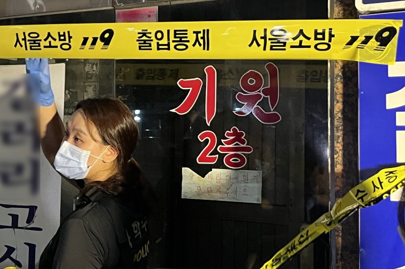 25일 오후 서울 성북구 지하철 4호선 길음역 인근에서 칼부림 사건이 발생해 경찰이 현장을 수습하고 있다. 2025.7.25/뉴스1 ⓒ News1 김종훈 기자