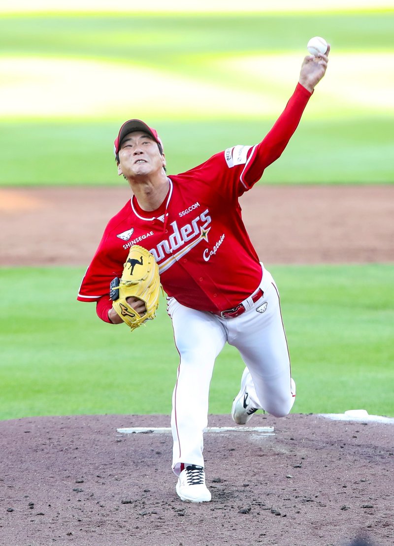 26일 대전 한화생명 볼파크에서 열린 프로야구 2025 신한 SOL 뱅크 KBO리그 SSG 랜더스와 한화 이글스 경기에서 SSG 김광현이 역투하고 있다. (SSG 랜더스 제공. 재판매 및 DB금지) 2025.7.26/뉴스1