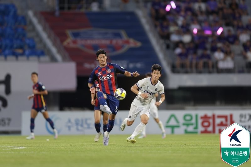 수원FC와 FC안양의 경기 모습(한국프로축구연맹 제공)