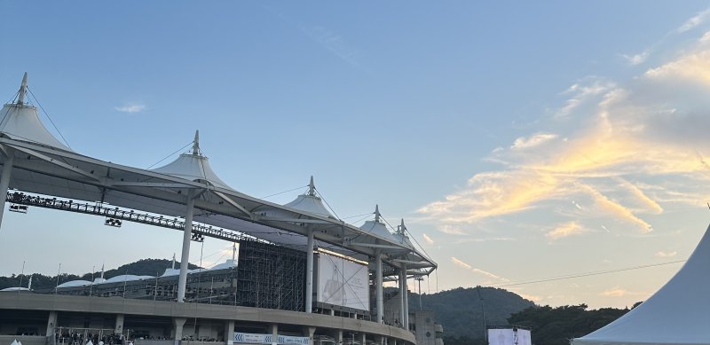 카녜이 웨스트, 30도 열대야에 땀 뻘뻘…진짜 우리가 고민해야 할 것들