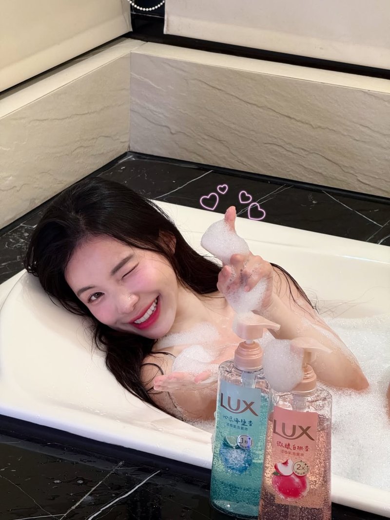 "나의 비밀"…목욕하는 이다혜, 아찔하게 비친 '뽀얀 맨살'