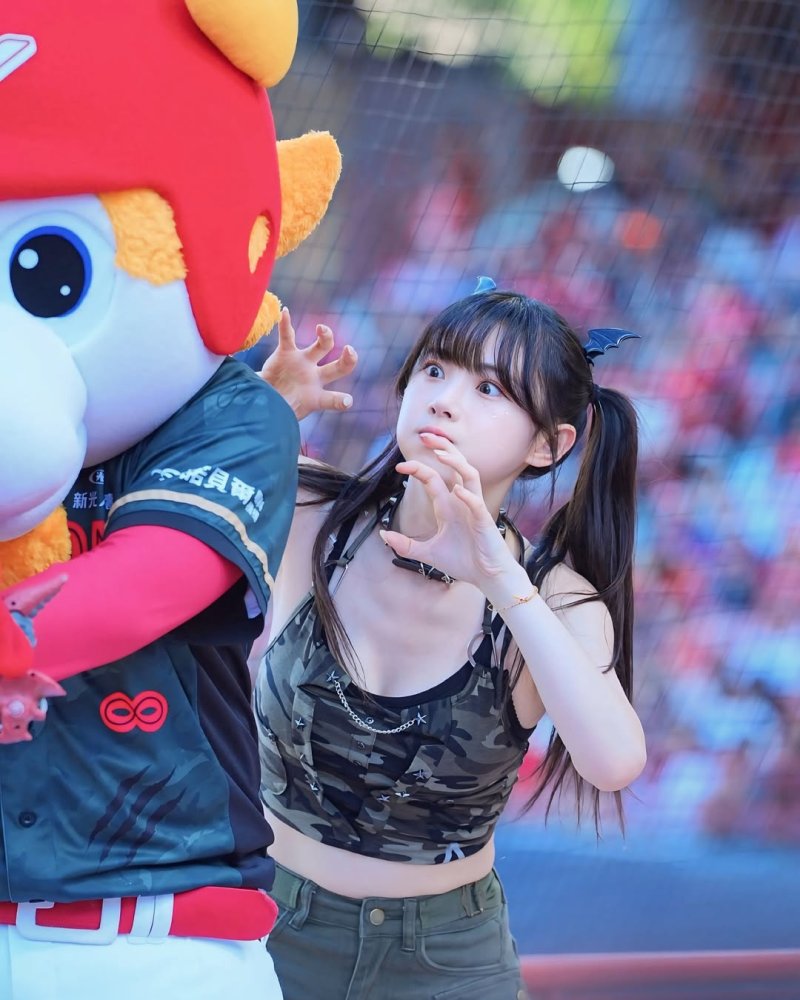 "왁! 잡아먹는다?"…치어리더 김나연 '시선 강탈'