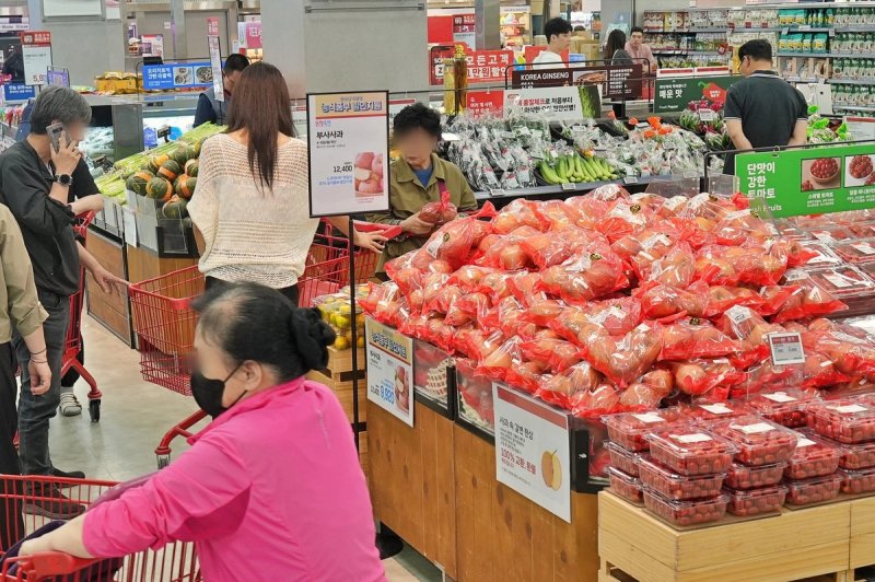 롯데마트 제타플렉스 서울역점 사과 매대 (출처=연합뉴스)