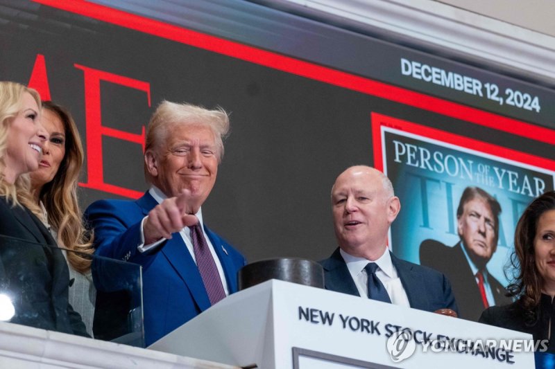 미국 뉴욕증권거래소(NYSE)를 방문한 도널드 트럼프 대통령 (출처=연합뉴스)