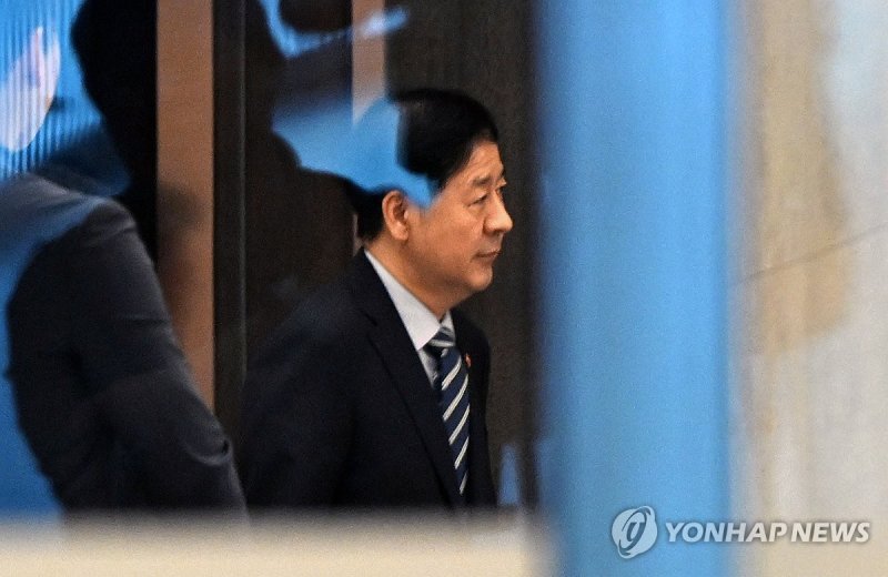 굳은 표정으로 나서는 구윤철 기재부 장관 (출처=연합뉴스)