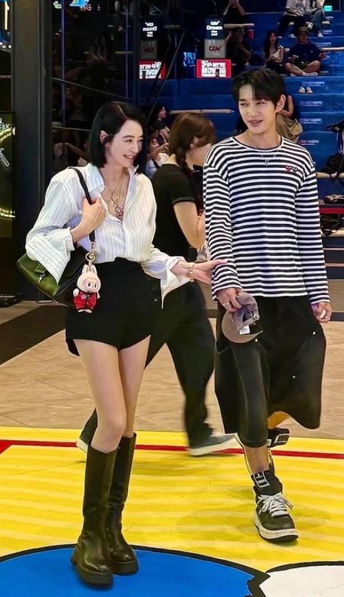 김혜수, 32세 연하 윤상현과 영화관 포착…놀라운 투샷